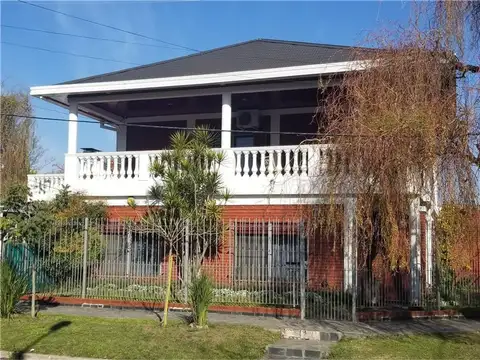 VENTA CASA 5 ambientes c/parque Florencio Varela