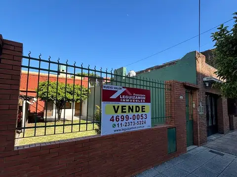 CASA 4 AMBIENTES EN VENTA – LOMAS DEL MIRADOR – LOTE PROPIO 390m2 – ANTICIPO   FINANCIACION