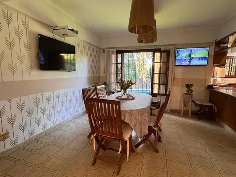 Casa en Alquiler con 4 cocheras