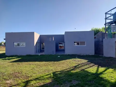 Casa en Venta con 4 cocheras