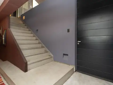 Casa de diseño  2 lotes Barrio Privado GARIN.