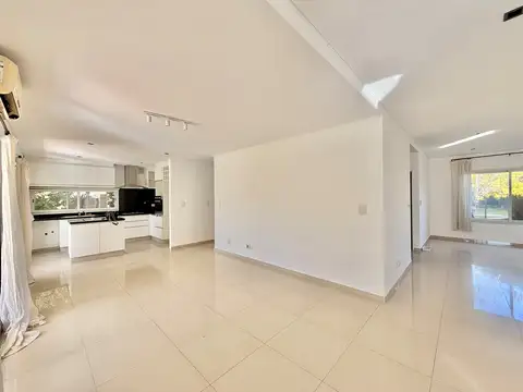 Casa en Alquiler al Este