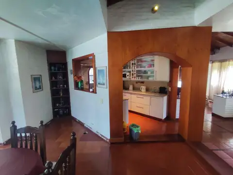 Casa en Venta con 4 cocheras