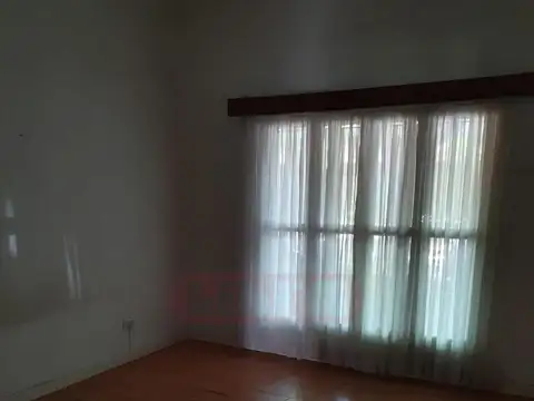 Chalet en Venta en Beccar 2 plantas con Jardín y Quincho