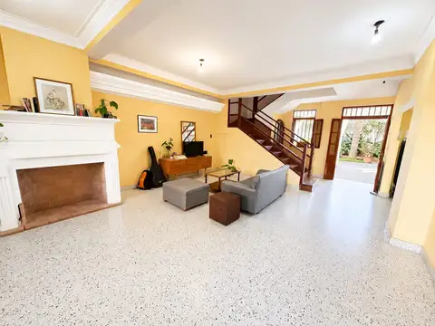Gran Casa 8 ambientes, zona Parque Garay