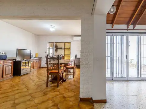 VENTA CASA 3 DORMITORIOS PATIO Y PARRILLA EN GERLI