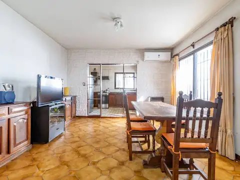 VENTA CASA 3 DORMITORIOS PATIO Y PARRILLA EN GERLI