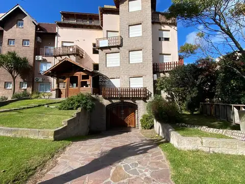 DEPARTAMENTO DE 3 AMBIENTES CON COCHERA, TODOS LOS SERVICIOS