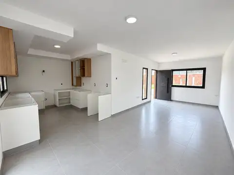 Casa 3 ambientes con 1 baño
