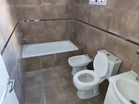 Raquel Español 200, Piso 4