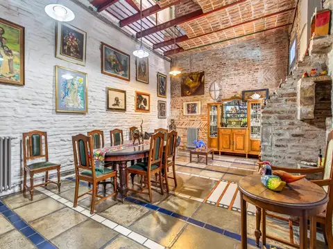 Venta casa exclusiva de 5 amb, con pileta y patio, mas 3 deptos de dos amb c/u, en nuñez