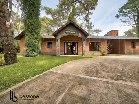 Casa en Venta con 2 cocheras