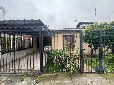 VENTA CASA CUATRO AMBIENTES ITUZAINGO BARRIO AERONAUTICO REFACCIONAR