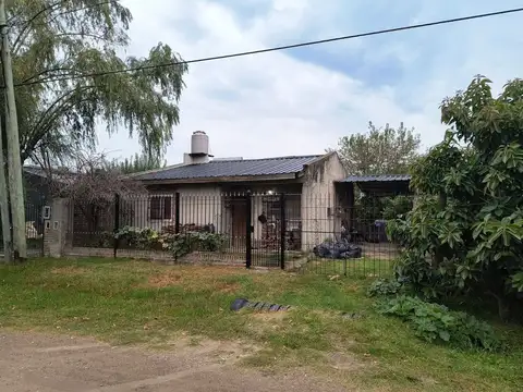 VENTA CASA CON PARQUE EN LOTE PROPIO BURZACO