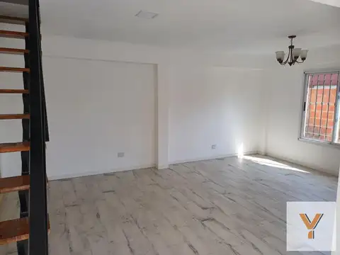 Depto Tipo Casa en Venta con 1 cocheras