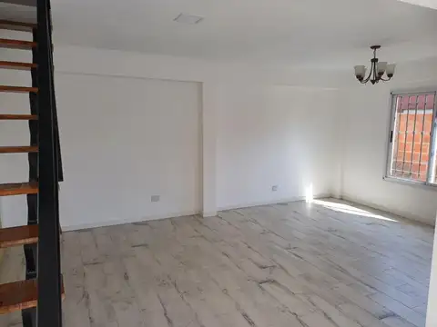 Depto Tipo Casa en Venta con 1 cocheras