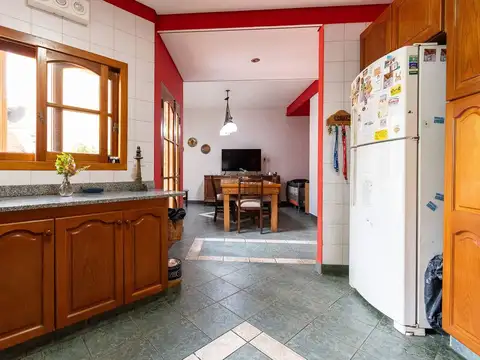 VENTA CASA 4 AMB JARDIN  PISCINA GARAGE SAENZ PEÑA