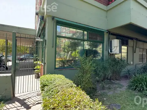 Local en venta en Villa Urquiza . 52 Mts2 , Excelente Ubicacion .