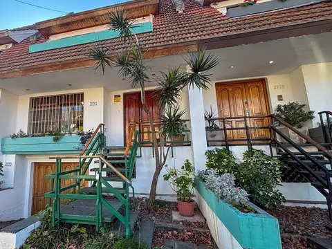 Venta Triplex 5 ambientes con dependencia Martinez