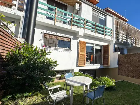 Venta Triplex 5 ambientes con dependencia Martinez