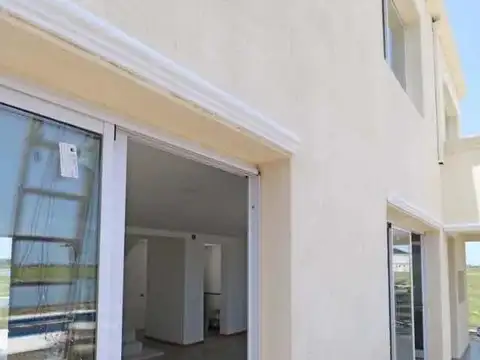 Casa 7 ambientes con 2 baños