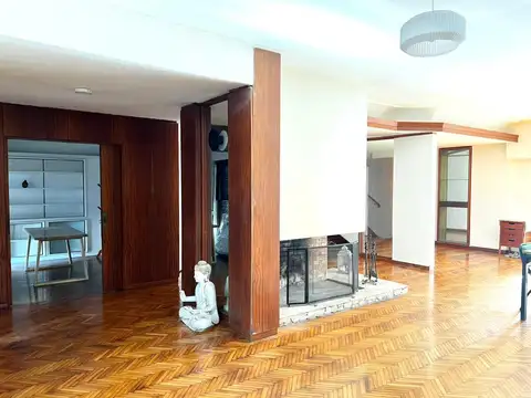 Casa en Venta con 3 cocheras