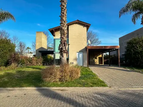 Casa en Alquiler en Funes, USD 1.600