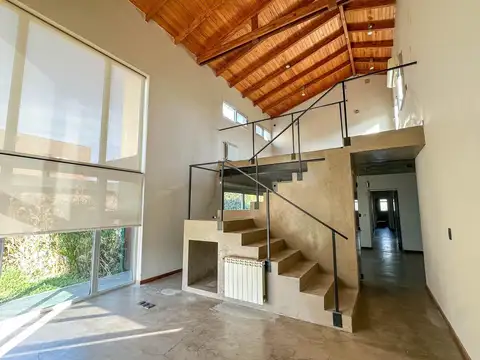 Casa 5 ambientes con 3 baños