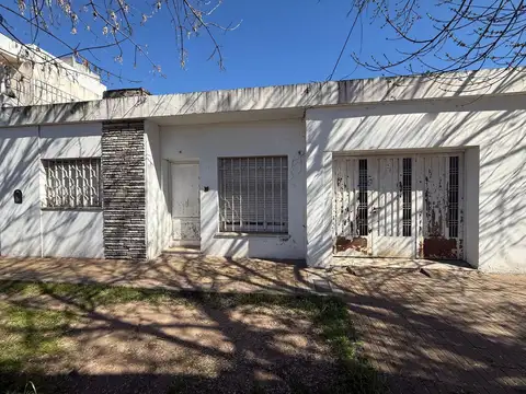 CASA EN VENTA EN PERGAMINO CON GARAGE