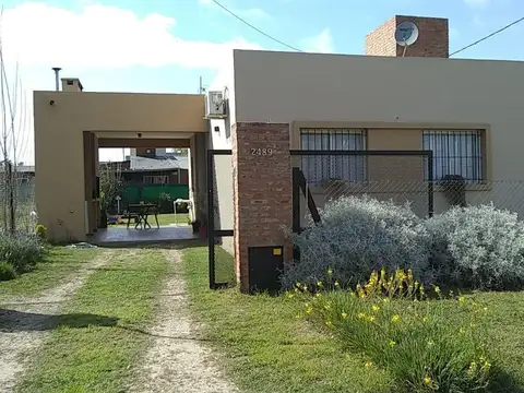 VENTA - Casa de 2 dormitorios   cochera - Tierra de sueños 2, Roldán.