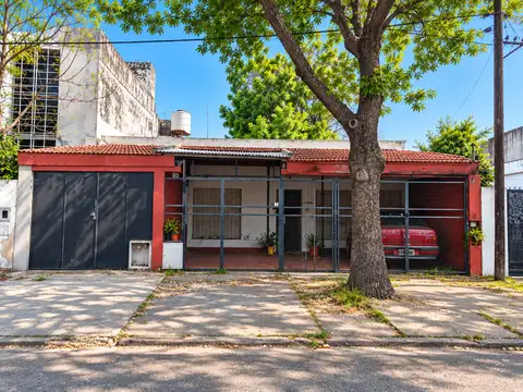 Dos casas en un mismo terreno i la florida pileta