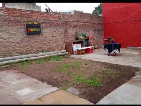 VENTA CASA 2 AMBIENTES LLAVALLOL PATIO COCHERA