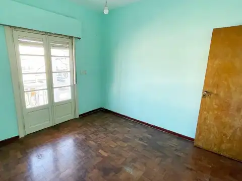 CASA EN PLANTA ALTA 3 AMB . CON BALCON CORRIDO Y TERRAZA 40 MTS.