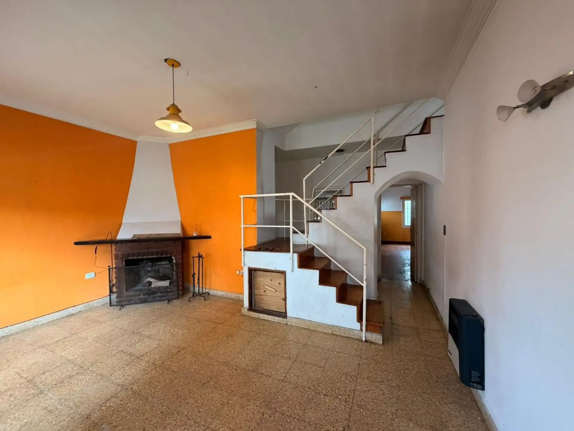 Casa 4 ambientes con garage a reciclar