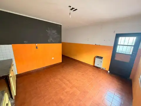Casa 4 ambientes con garage a reciclar