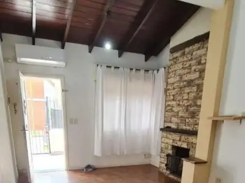 CASA DE 3 AMB CON  2 PATIO Y TERRAZA Y GARAGE CUBIERTO