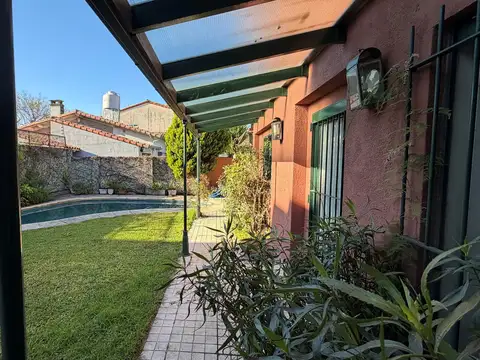 Casa 5 ambientes con 3 baños
