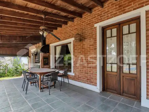 Casa 4 ambientes con 2 baños