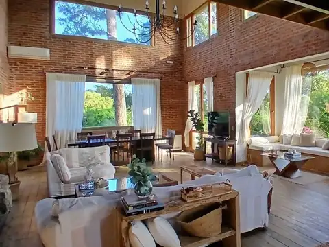 Casa en alquiler temporario c/ cochera en Marly