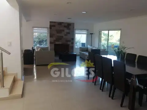 Casa en Venta con 2 cocheras