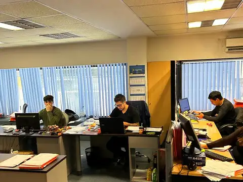 Oficina en excelente estado, ubicado en zona centrica