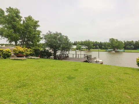 Casa en Venta con 6 cocheras