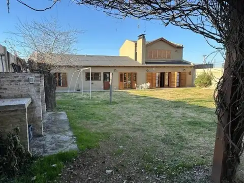 Casa en venta - 2 Dormitorios 2 Baños - Tandil