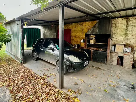 Casa sobre gran lote en Monte Grande