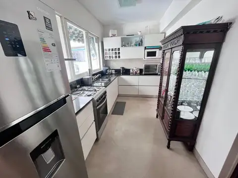 DEPARTAMENTO 3 AMBIENTES CON DEPENDENCIA Y COCHERA