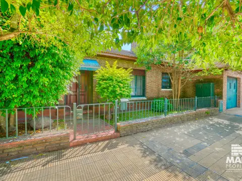 Casa en Venta con 2 cocheras