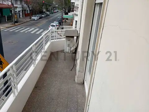 ALQUILER DEPARTAMENTO 3 AMBIENTES CON DOS BALCONES Y PATIO.