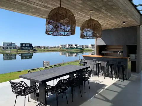 Casa a la Venta con vista a la laguna de en el Barrio Riberas, Puertos del Lago, Escobar