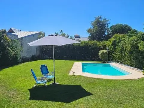 Casa en Venta con 3 cocheras