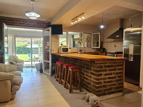 Casa 6 ambientes con 3 baños